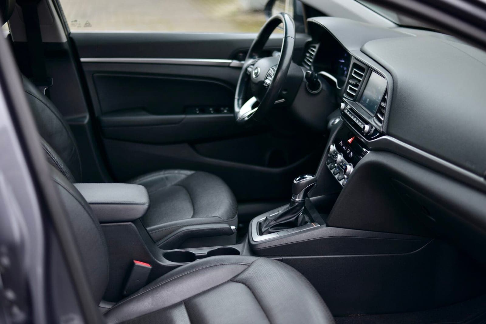 Hyundai Elantra фото 3