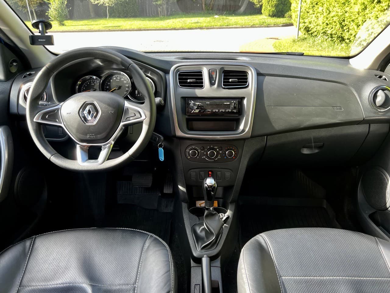 Renault Sandero фото 8