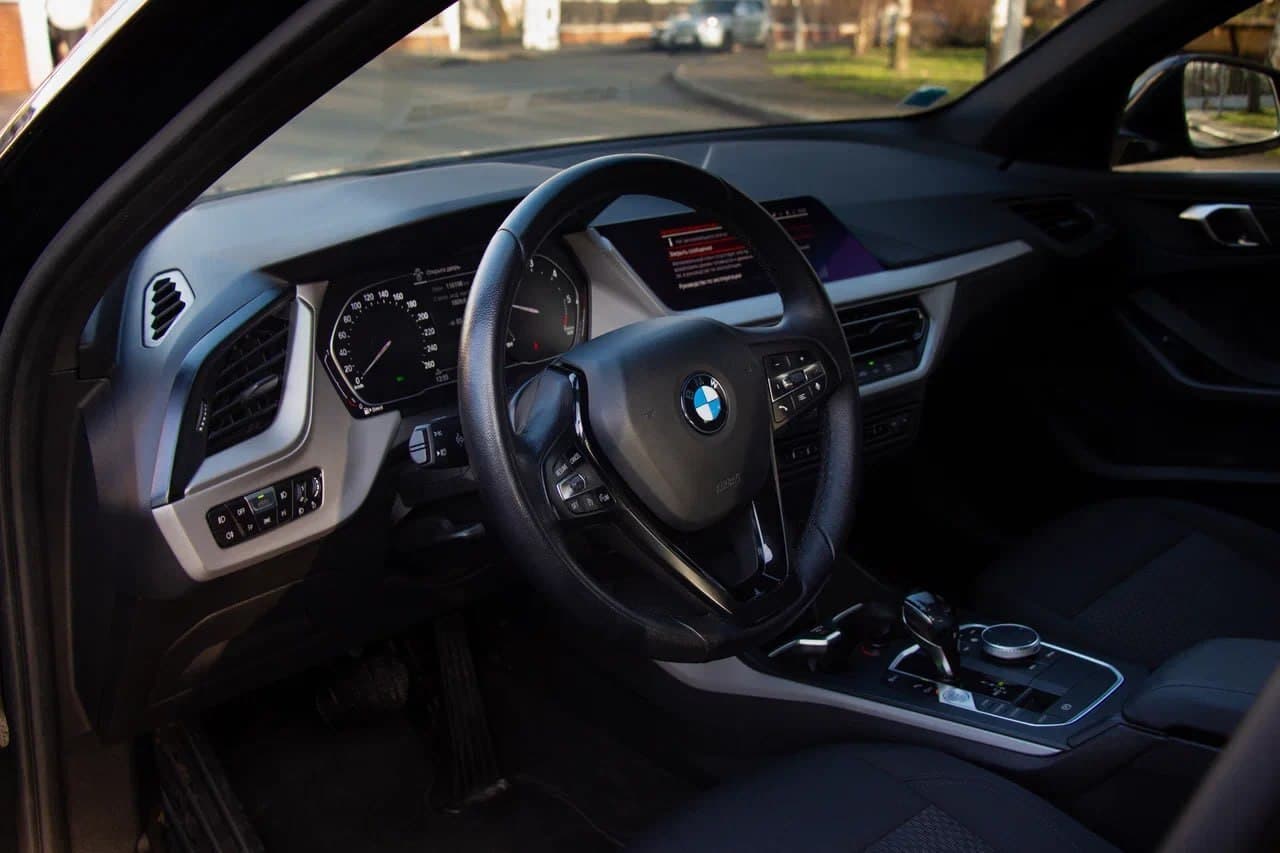 BMW 1 Series F40 фото 9