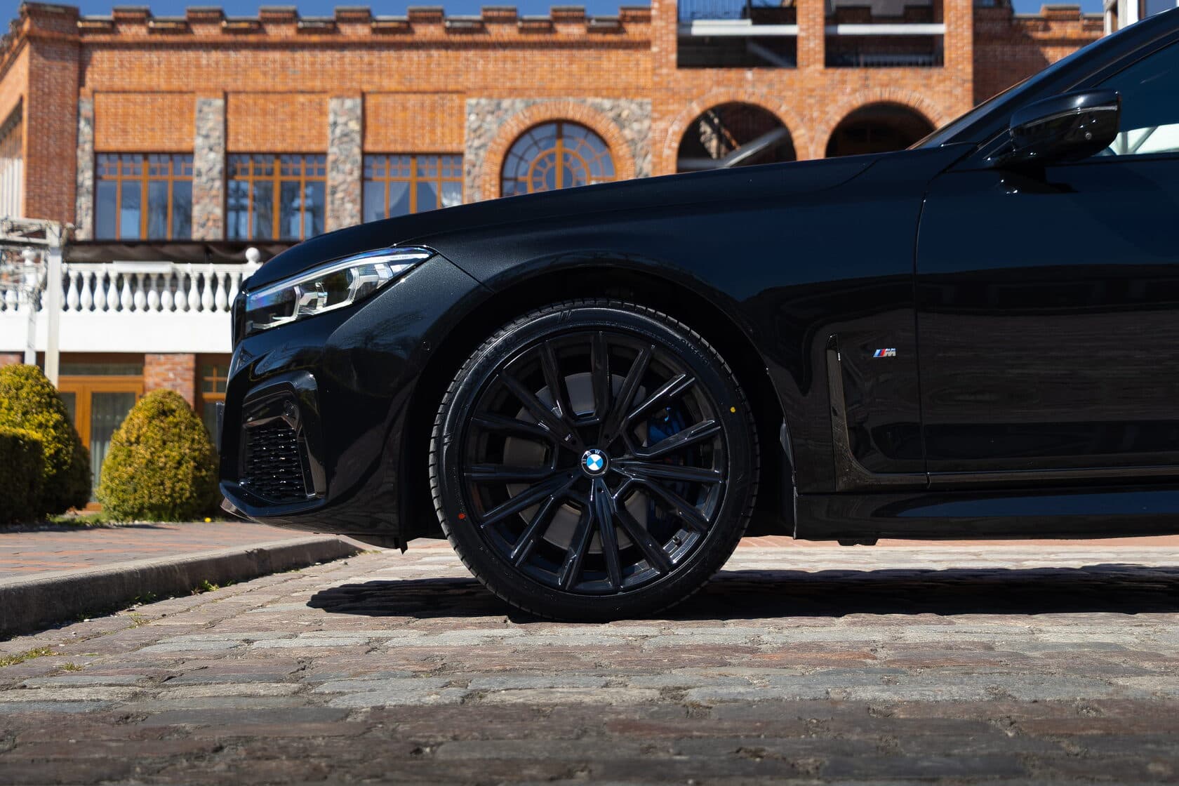 BMW 7 Series G11 фото 4