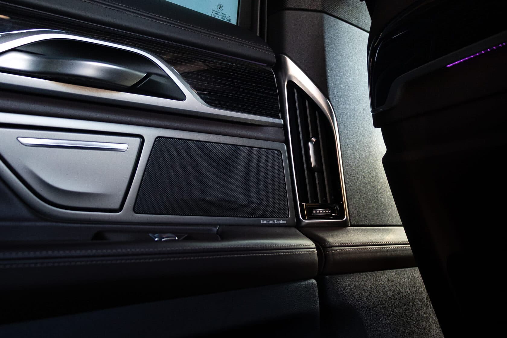 BMW 7 Series G11 фото 7