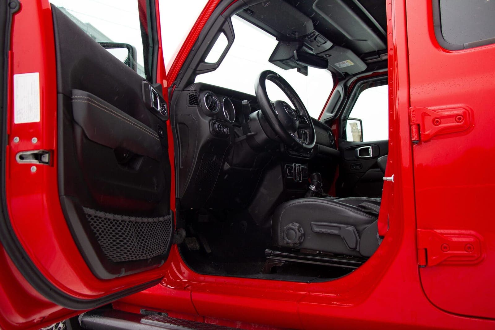 Jeep Wrangler Sahara фото 13