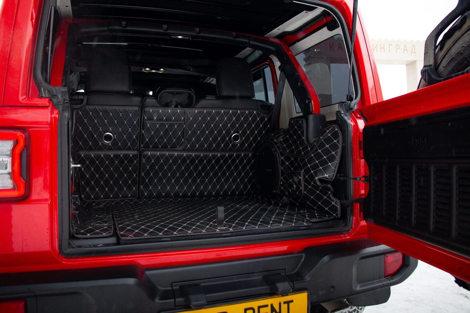 Jeep Wrangler Sahara фото 19