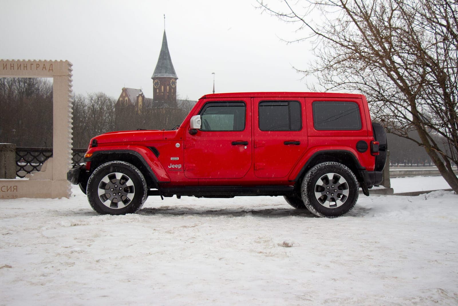 Jeep Wrangler Sahara фото 3