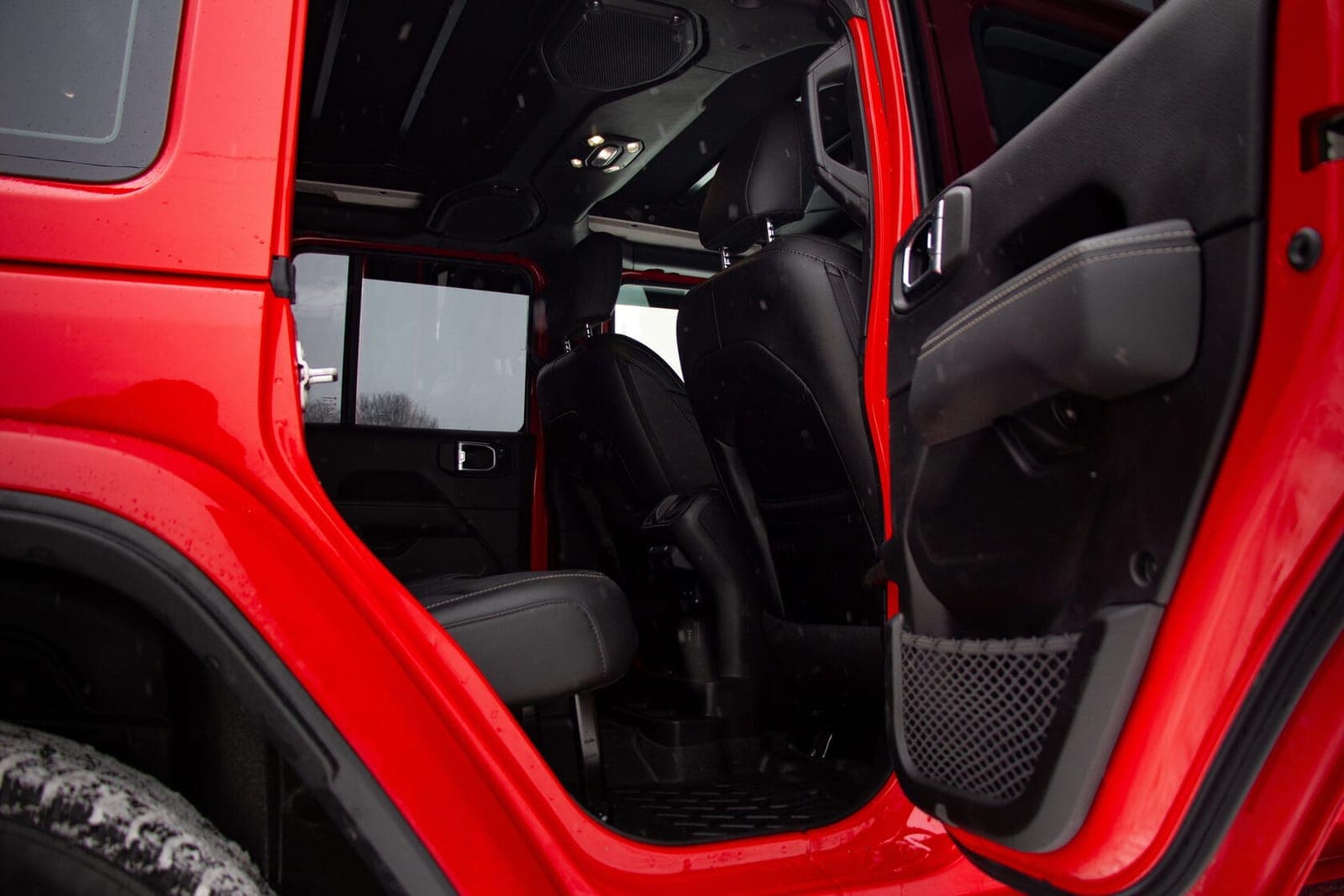 Jeep Wrangler Sahara фото 8