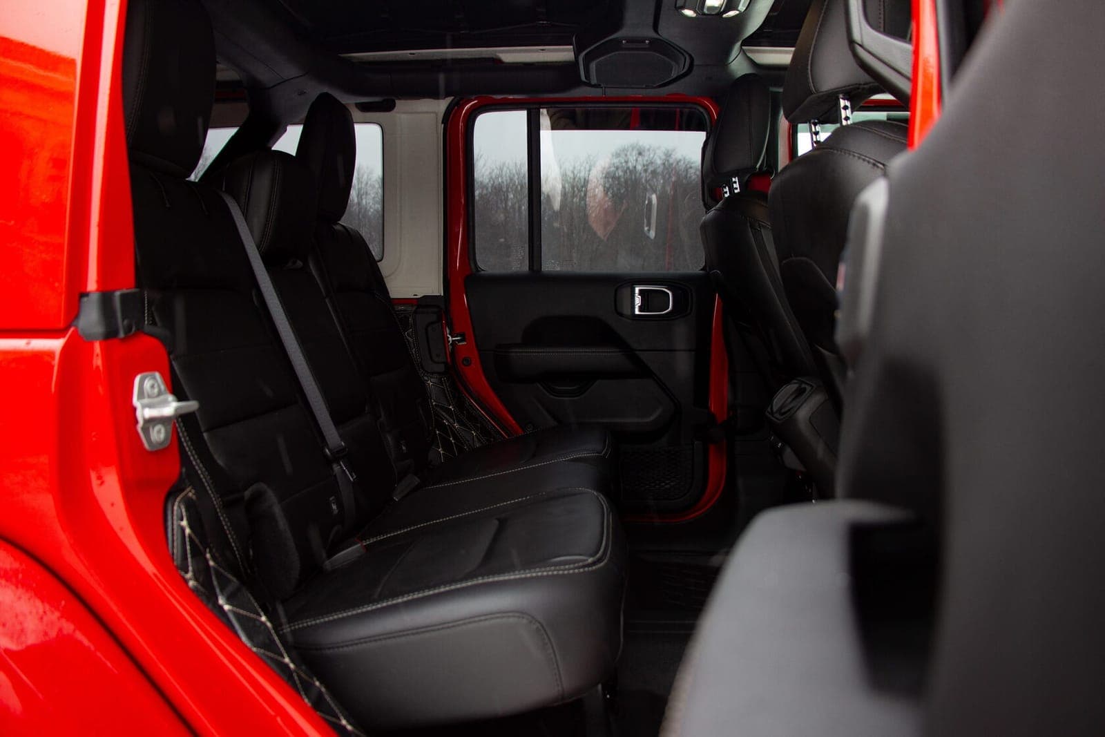 Jeep Wrangler Sahara фото 9