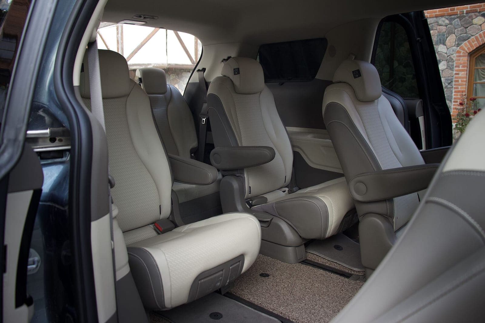 Kia Carnival фото 18