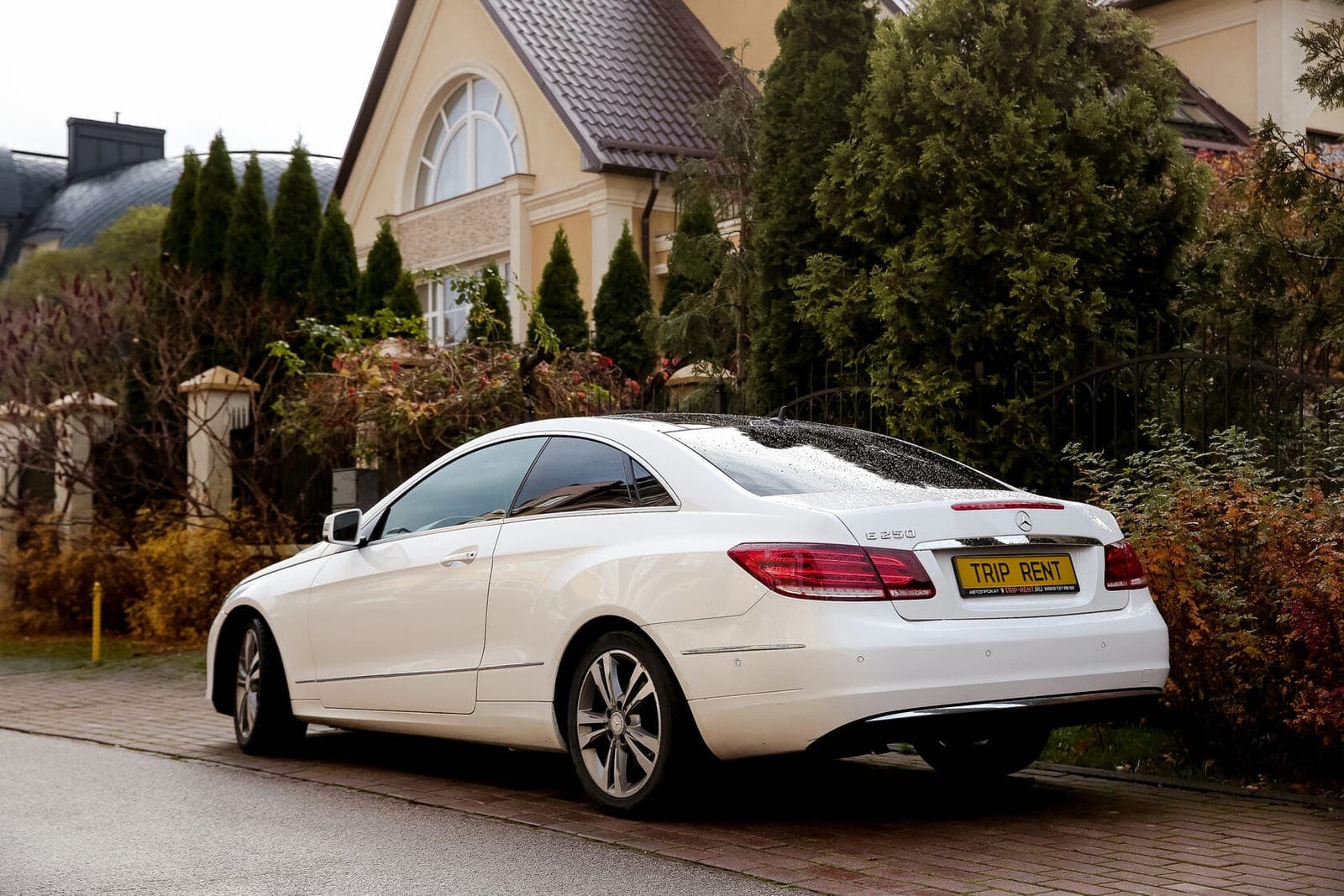 Mercedes-Benz E-Class фото 3