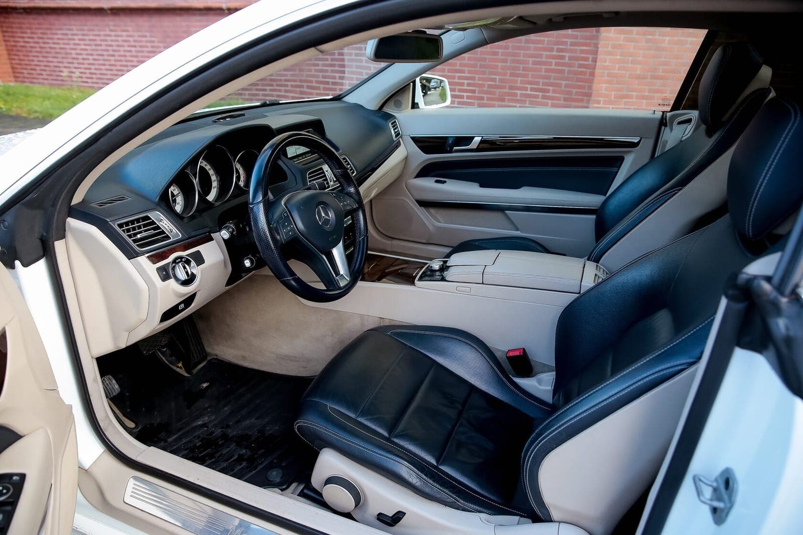 Mercedes-Benz E-Class фото 9